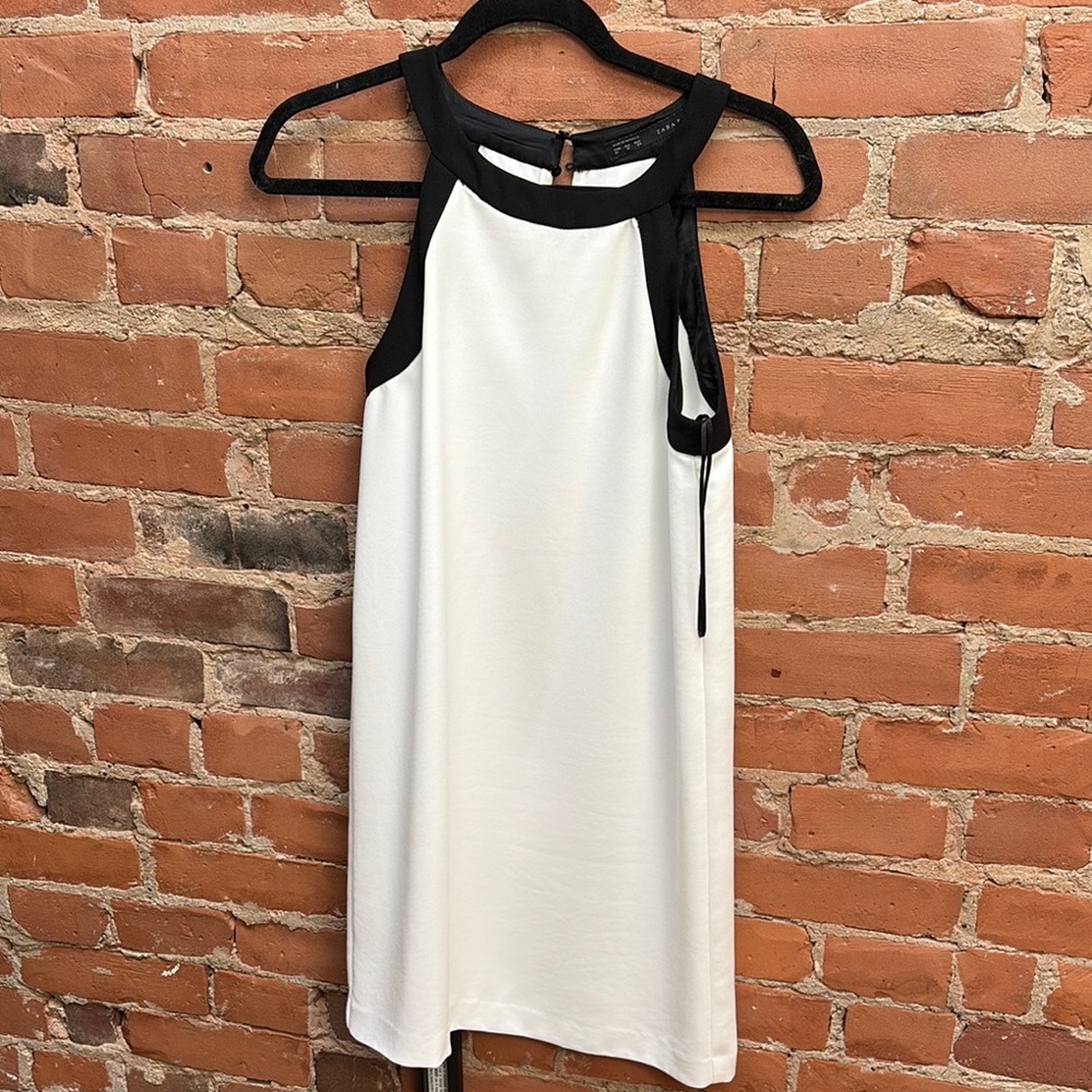 Elegant Black and White Sleeveless Dress